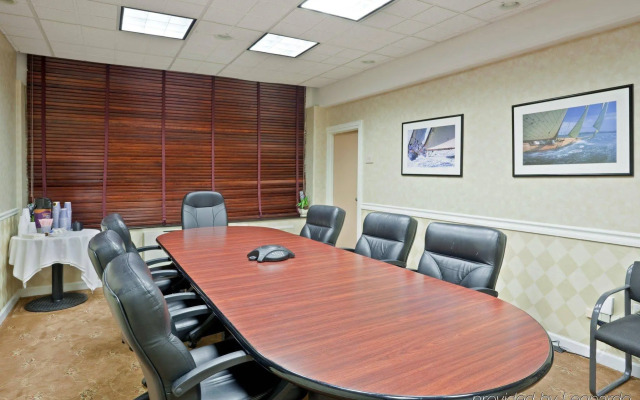 Holiday Inn Express Detroit-Birmingham by IHG