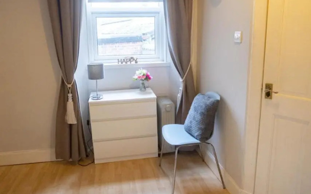Sandgate 2-Bed Apartment in Ayr central location