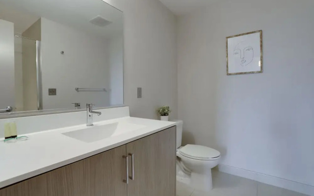 Wonderful 2BR Condo at Crystal City