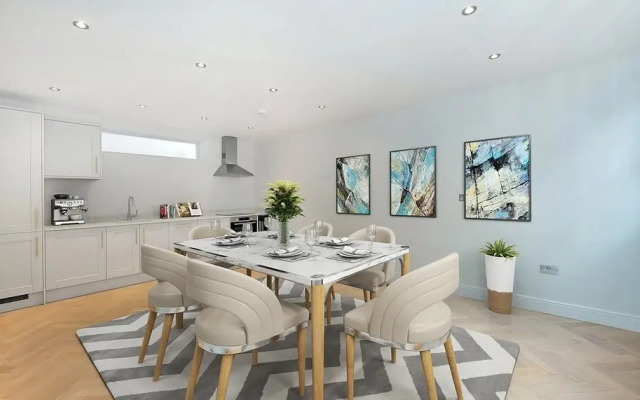 Rainsford Mews by Lime Street
