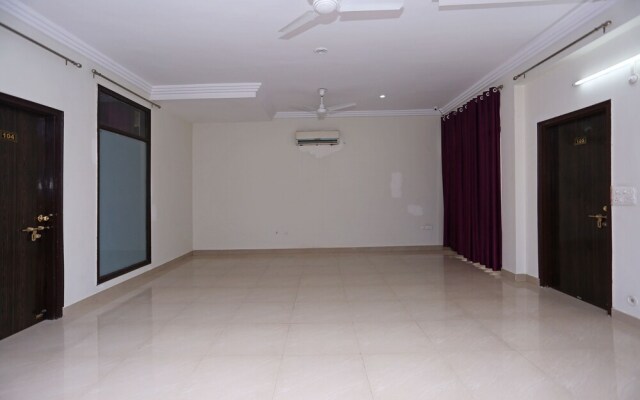 OYO 10198 Hotel Aris