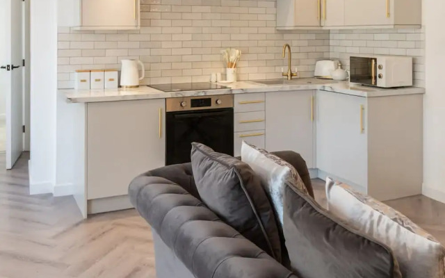 Host Stay Eccles Hideaway