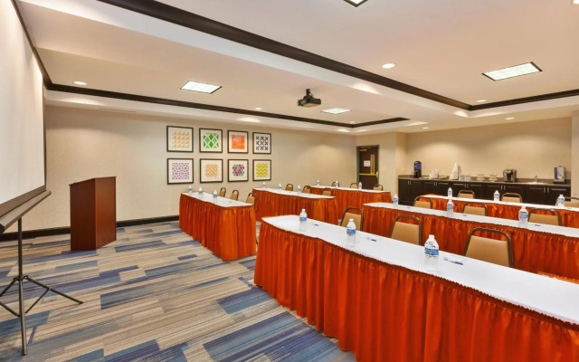 Holiday Inn Express & Suites Warminster - Horsham by IHG