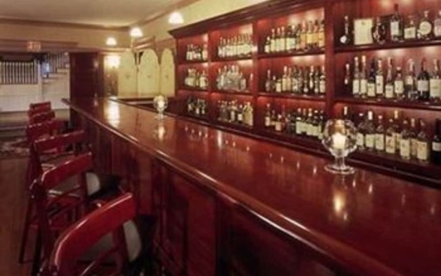 Gateways Inn & Restaurant