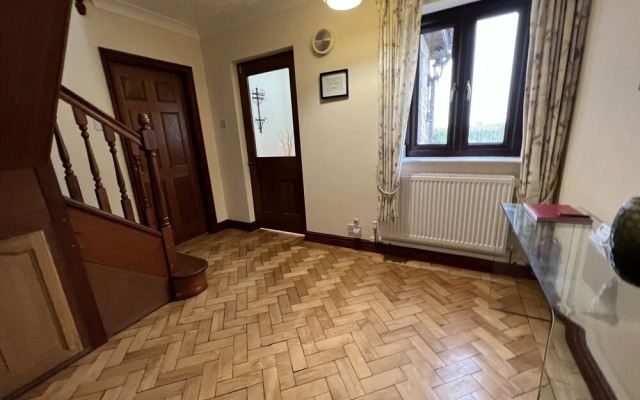 4 Bedroom Detached Farmhouse Mountain Views