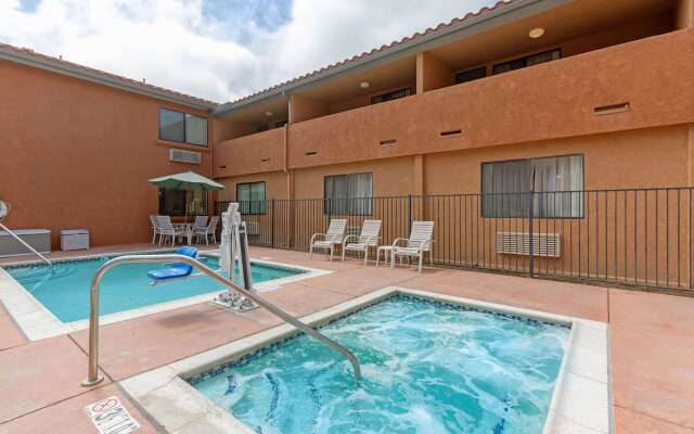 Quality Inn & Suites Oceanside near Camp Pendleton