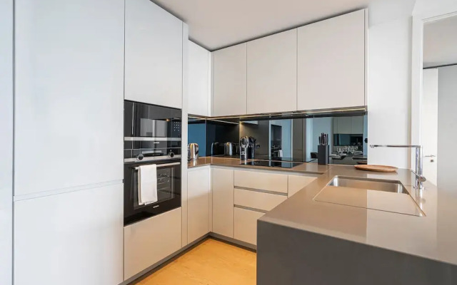 Sensational Two-bedroom Apartment by the River