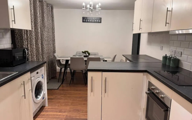 Modern Easedale House - 3 Bed House in Hornchurch