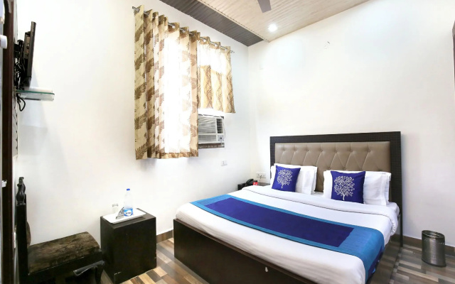 OYO 9602 Hotel Bharat Lodge