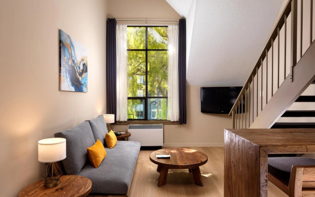 Huntingdon Hotel and Suites