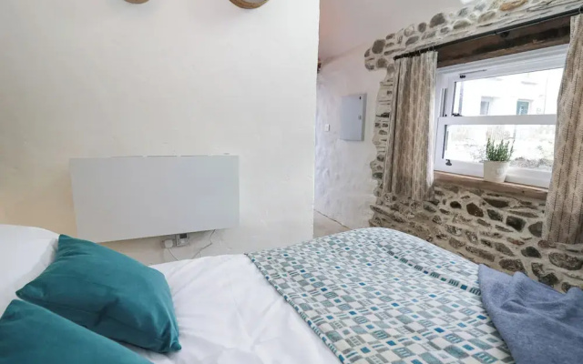 Dyffryn Cottage