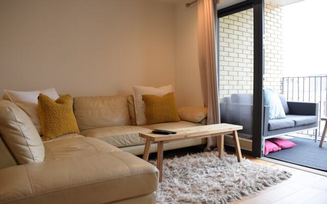 2 Bedroom Apartment With Parking in Camberwell