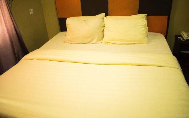 Adesuwa Royal Guest House Ketu
