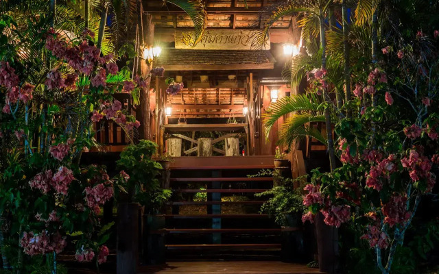 Khoom Kam Kaew Farm & Resort