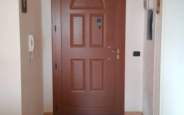 Artistika Golden Apartment
