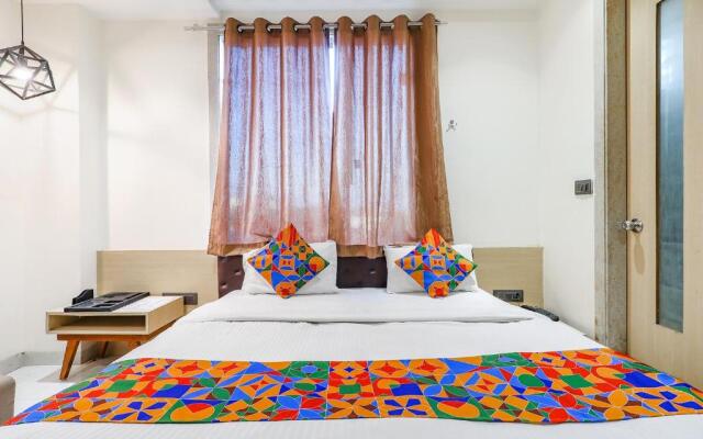 Capital O 66719 Hotel Harriot