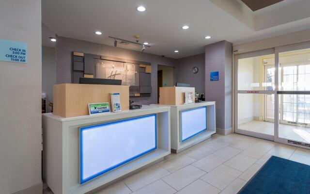 Holiday Inn Express And Suites Reading, an IHG Hotel