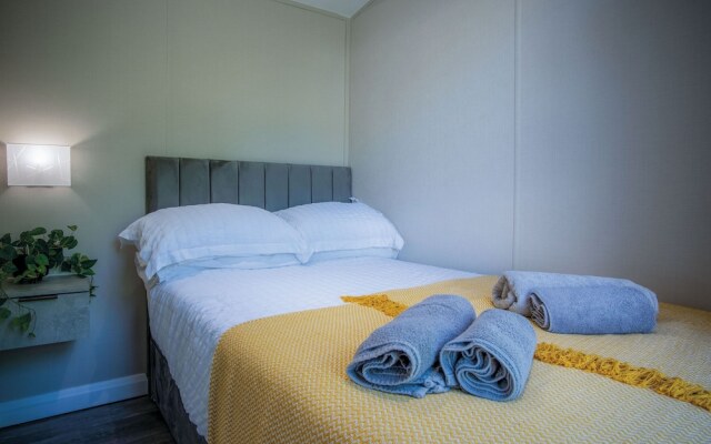 The Studio - 1 Bedroom Cabin - Amroth
