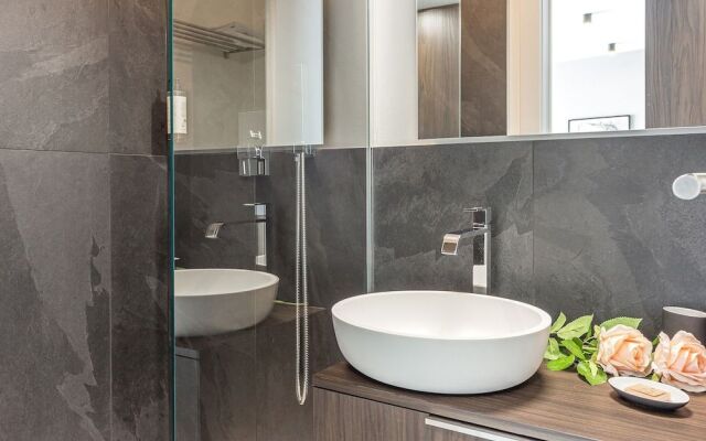 Icon H 502 Suite Business