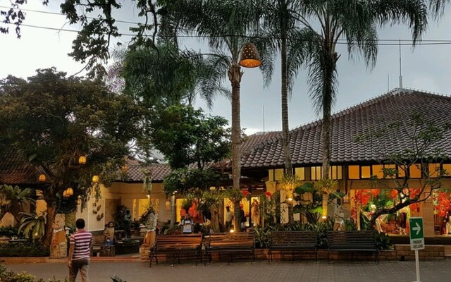 ZEN Rooms Sukasari Gegerkalong