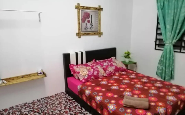 Homestay Camelia Kuala Terengganu SEROJA HOUSE - View Drawbridge & KTCC – Guest Rooms – Kuala Terengganu