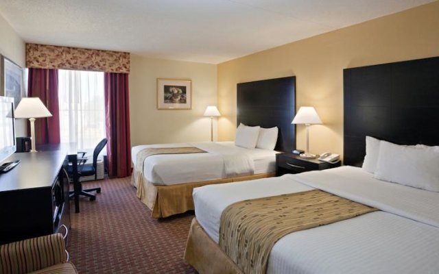 Holiday Inn Express Hotel & Suites Salina-I-70