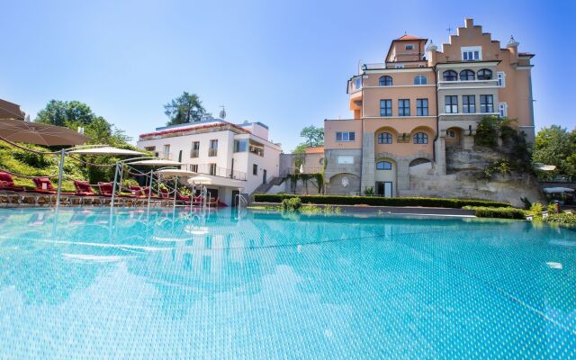 Schloss Mönchstein Hotel