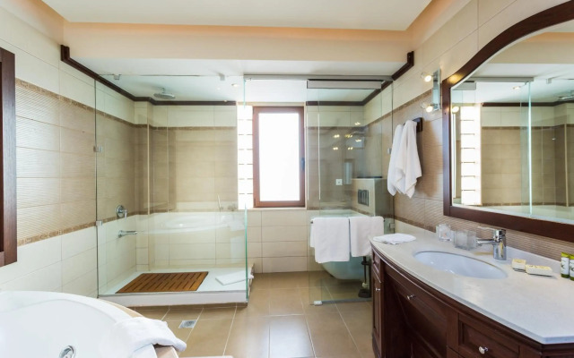 Cavo Seaside Suites