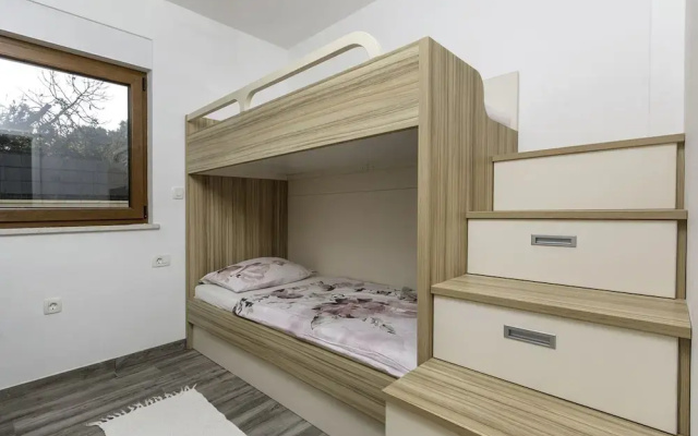 Apartment in Banjole Near Volme Beach