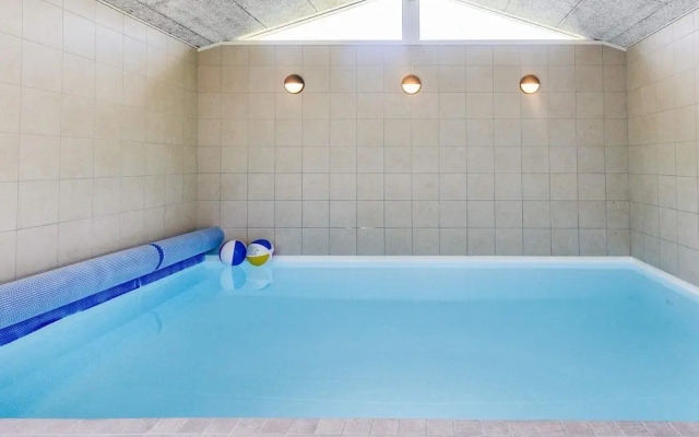 8 Person Holiday Home in Vaeggerlose