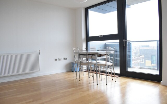 1 Bedroom Flat With a Balcony View of the Shard