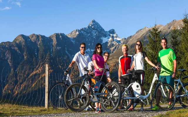 Large Holiday Home With Garden and Balcony in Otztal