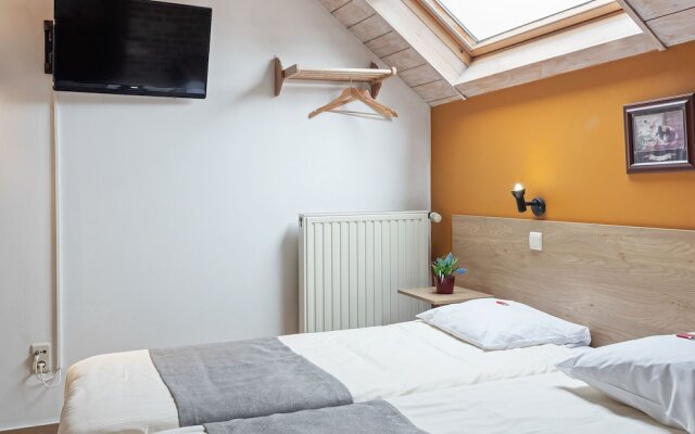Beautifully Renovated Farmhouse for Groups, With Indoor Pool and Sauna