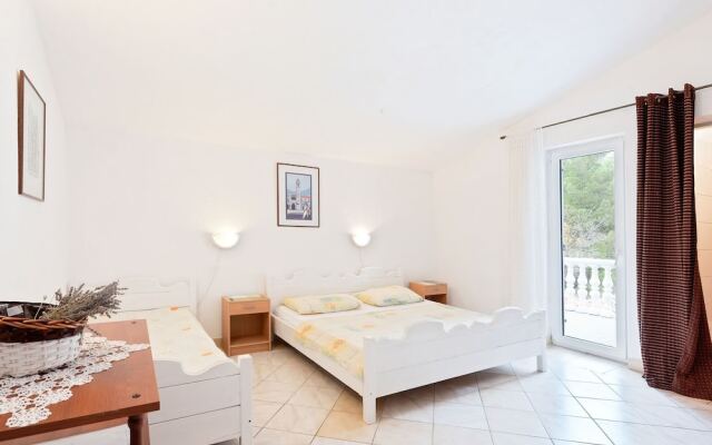 Comfortable Apartment With Large Covered Terrace