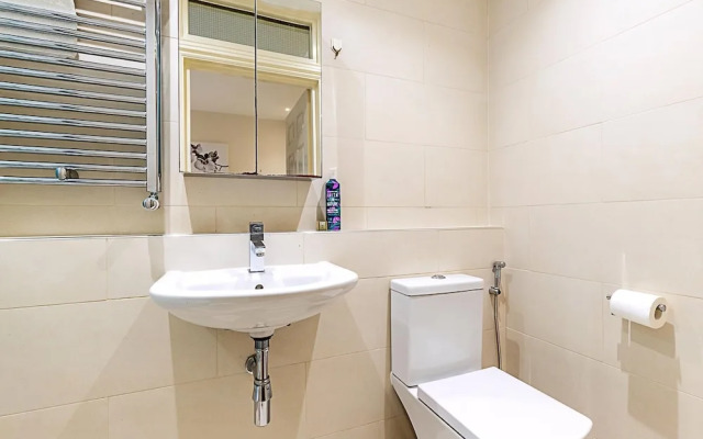 Elegant West London Flat Near Top Attractions
