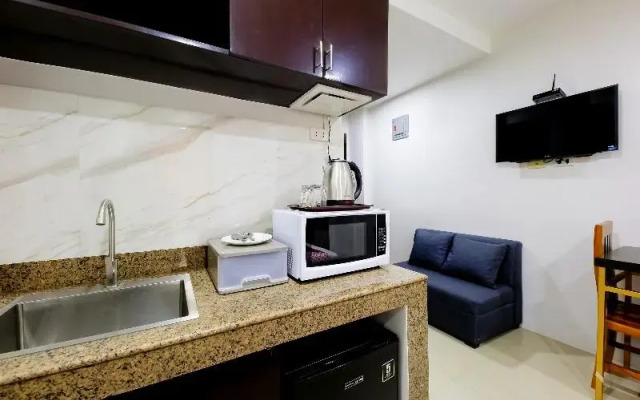 Dona Aurora Condotel by Oyo Rooms