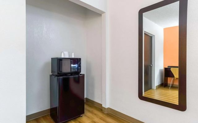 Motel 6 Long Beach, CA - International City