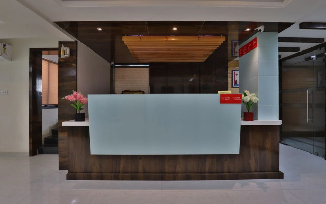 OYO 27897 Hotel The Grand Bansi