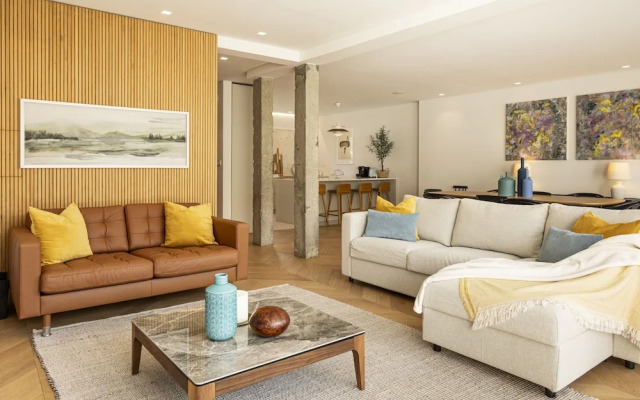 Contemporary Restelo Pool Haven by Cadenzalux