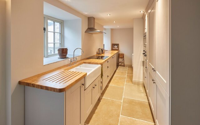 Host Stay The Cobbles