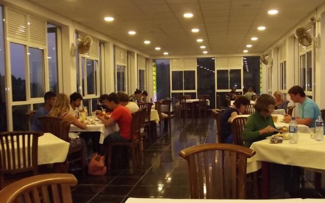 Punsisi Rest Hotel