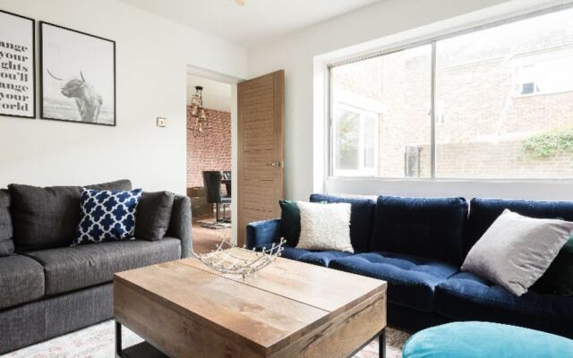 The Jericho Terrace House - 2BD + Parking