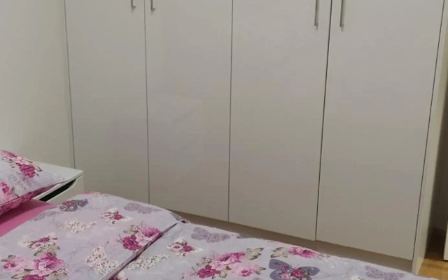 Leo Apartment