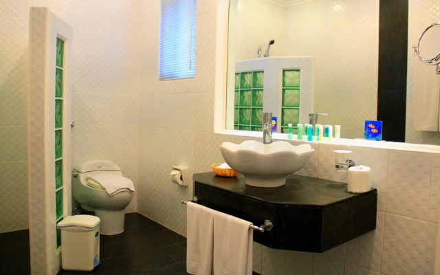 Monaco Suites de Boracay Hotel