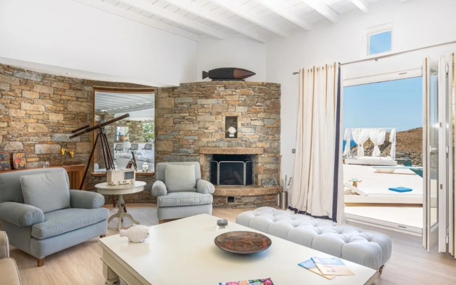 Inviting 8-bed Villa in Ermoupoli - Villa Blueros