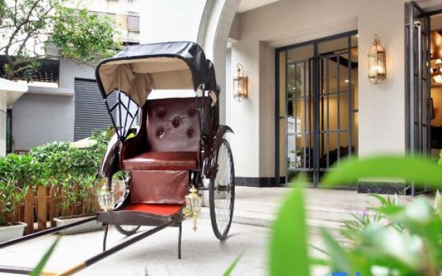 Yu Hill Hotel (Guilin Arctic Square)