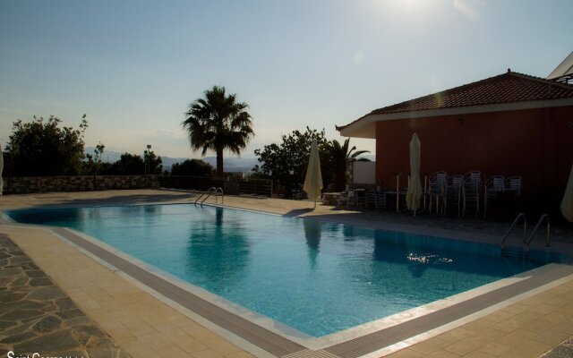 Saint George Hotel & Suites