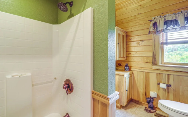 4 Mi to Grandfather Mountain: Cabin in Newland!