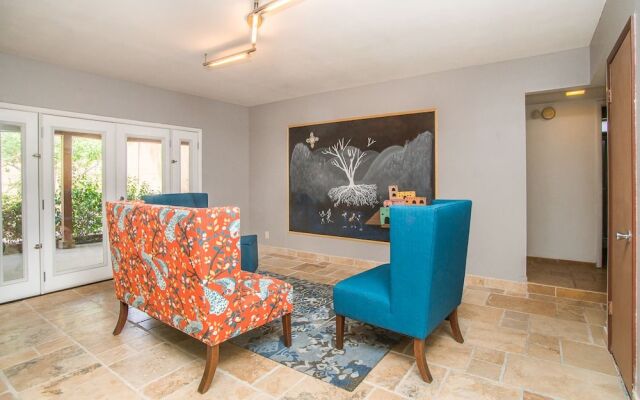 Retro Vegas Utopia Sleeps 14 with Pool