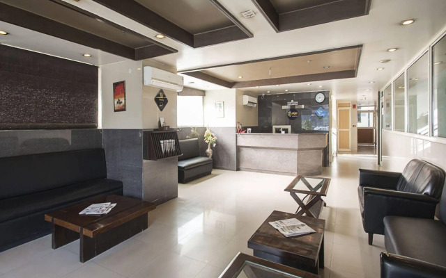OYO 2048 Hotel Le Grand
